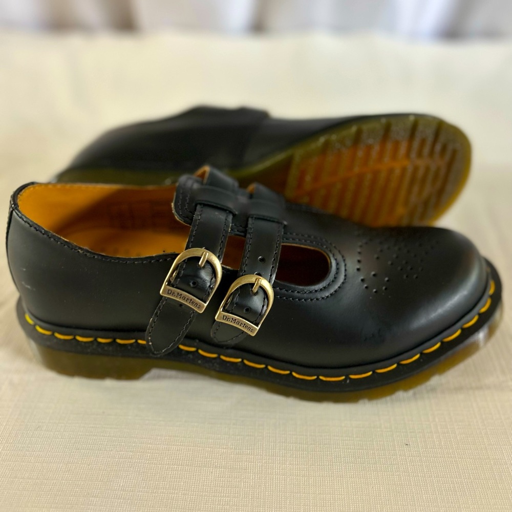 Dr. Martens Mary Jane SIZE 9